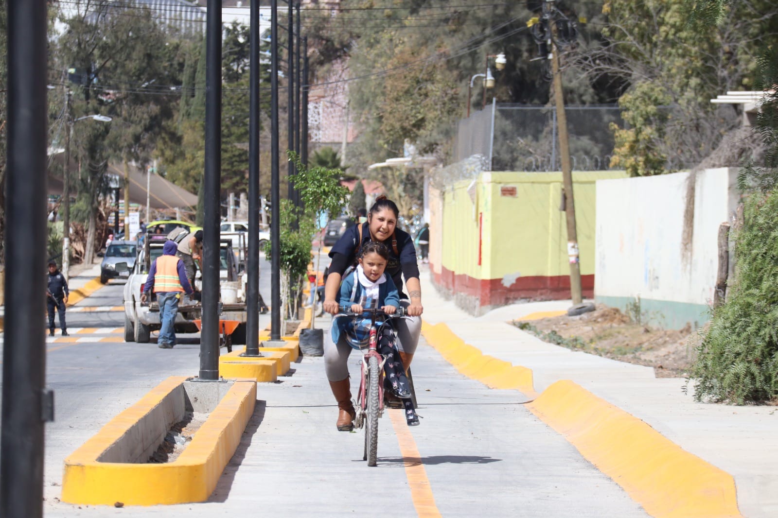 1675174247 801 El dia de hoy acompanado de servidores publicos autoridades