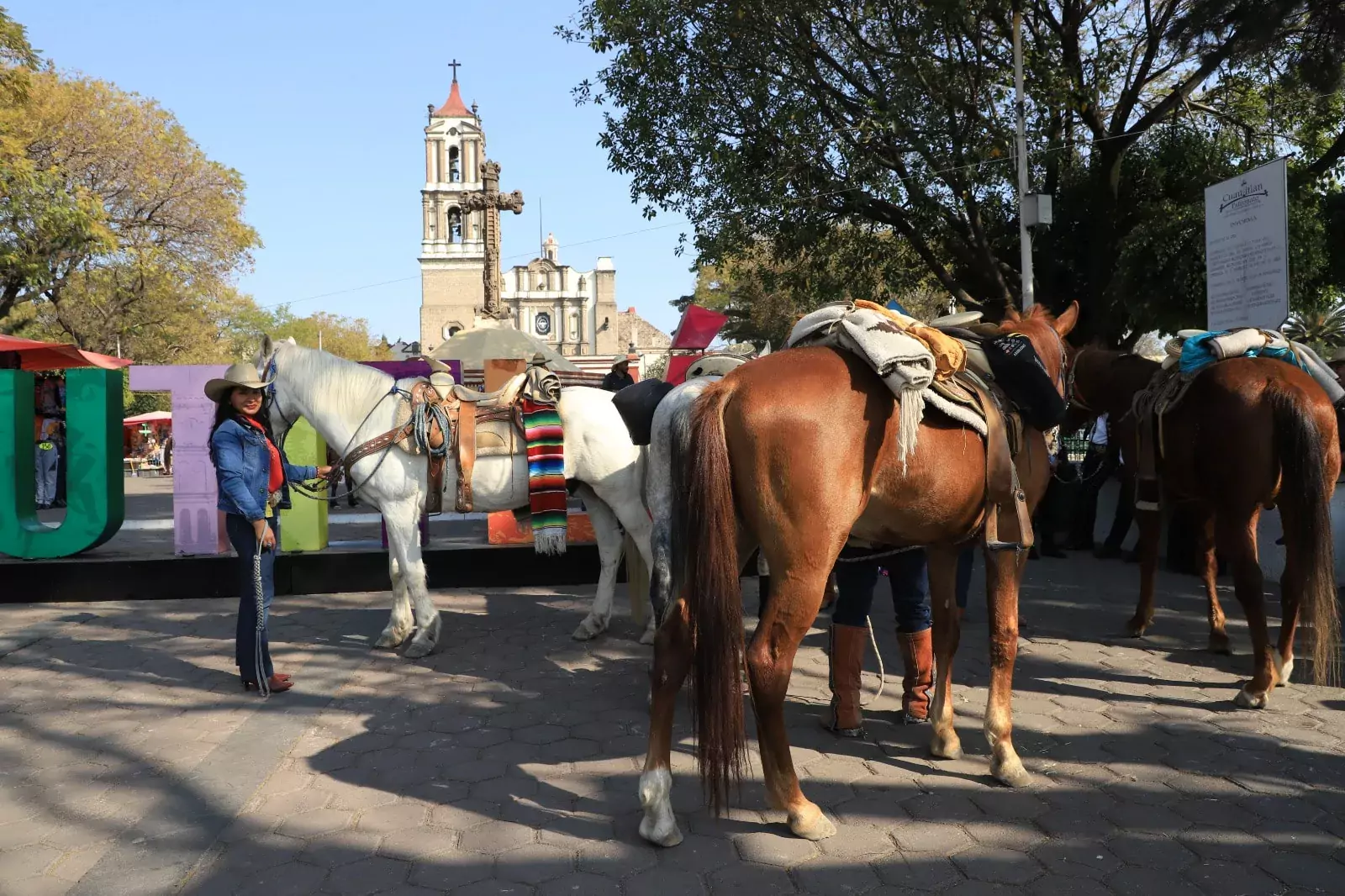 Al dar el sombrerazo de salida a la cabalgata de jpg