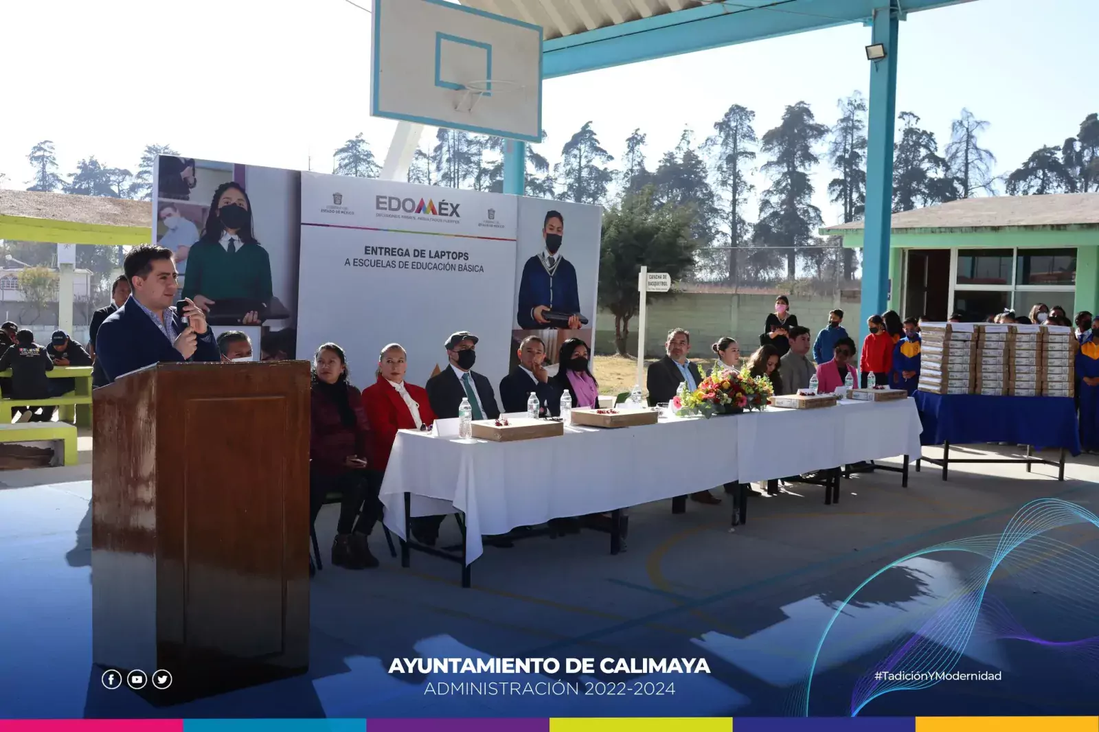 Arrancamos la semana con la Entrega de Laptops a Escuelas jpg