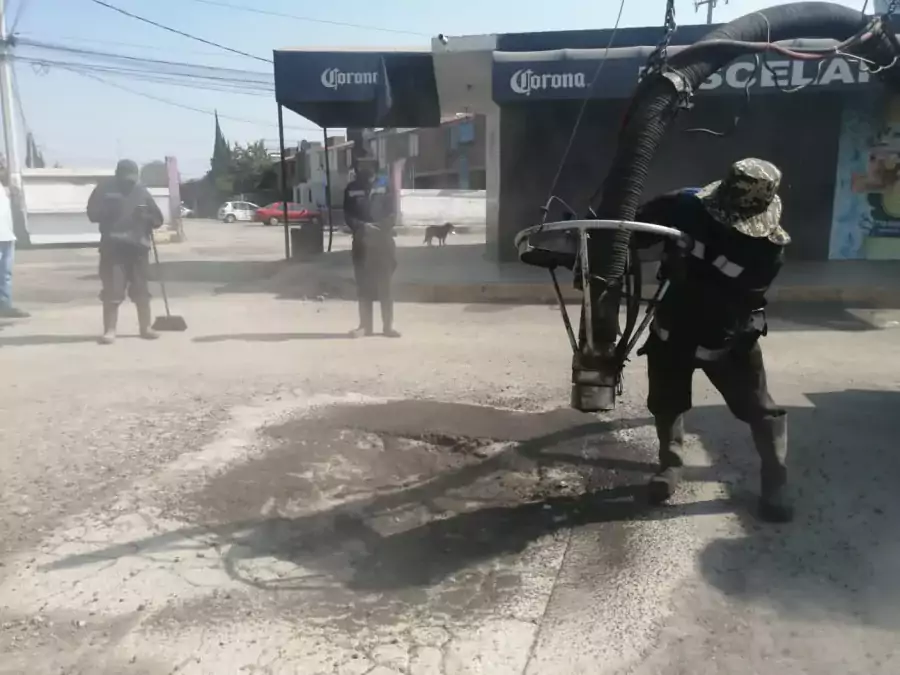 Bacheo Con la finalidad de brindar calles dignas y seguras jpg