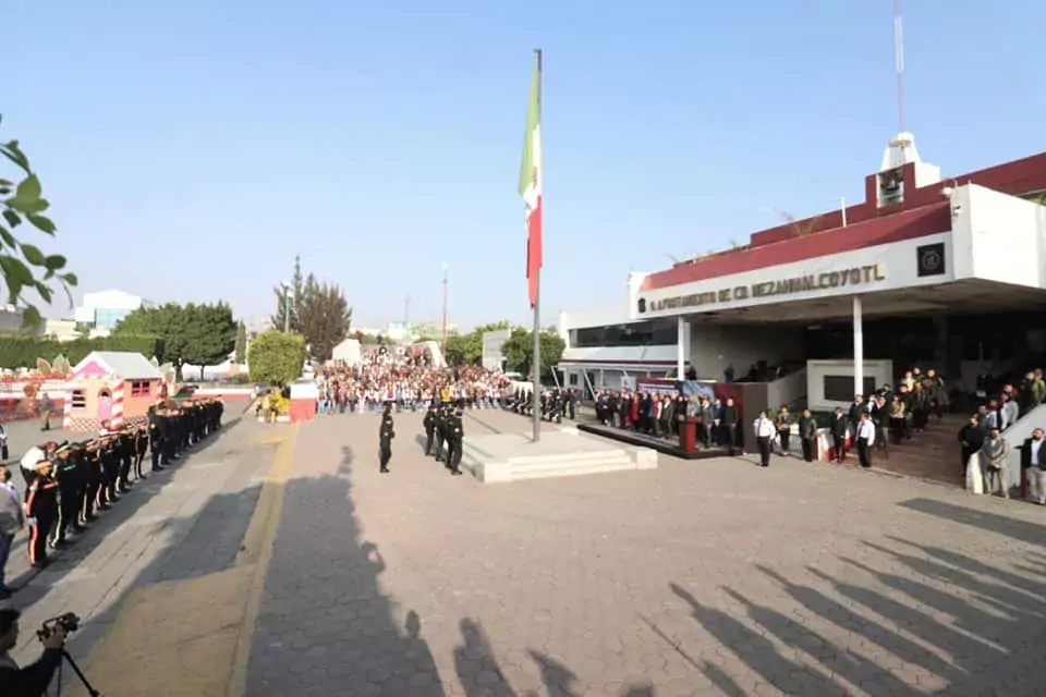 Ceremonia Esta manana participamos en la ceremonia de izamiento jpg