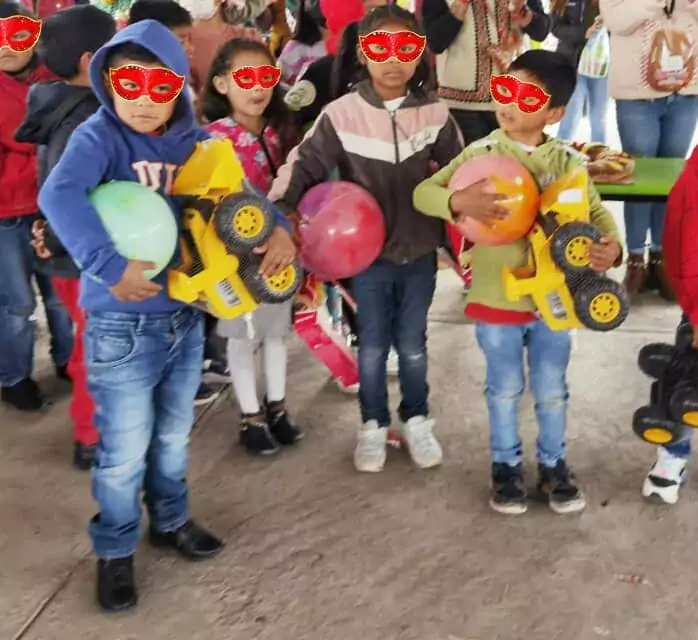 Con juguetes rosca y payasos festejamos el Dia de Reyes jpg