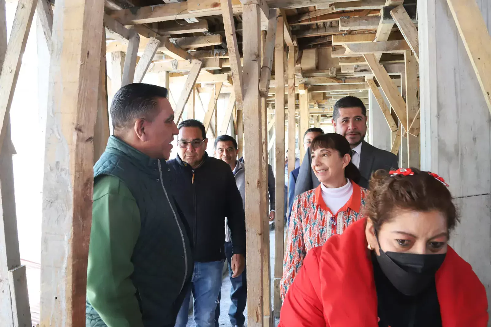 Con la conviccion de seguir trabajando a ras de tierra jpg