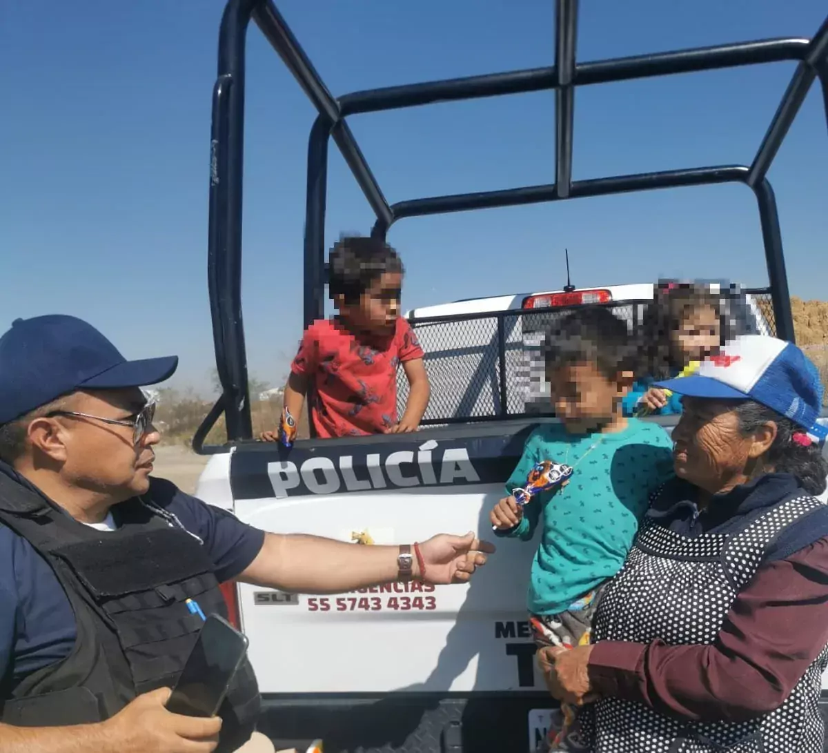 DGSC Policias del Grupo Metropolitano Titanes continuan ayudando a jpg