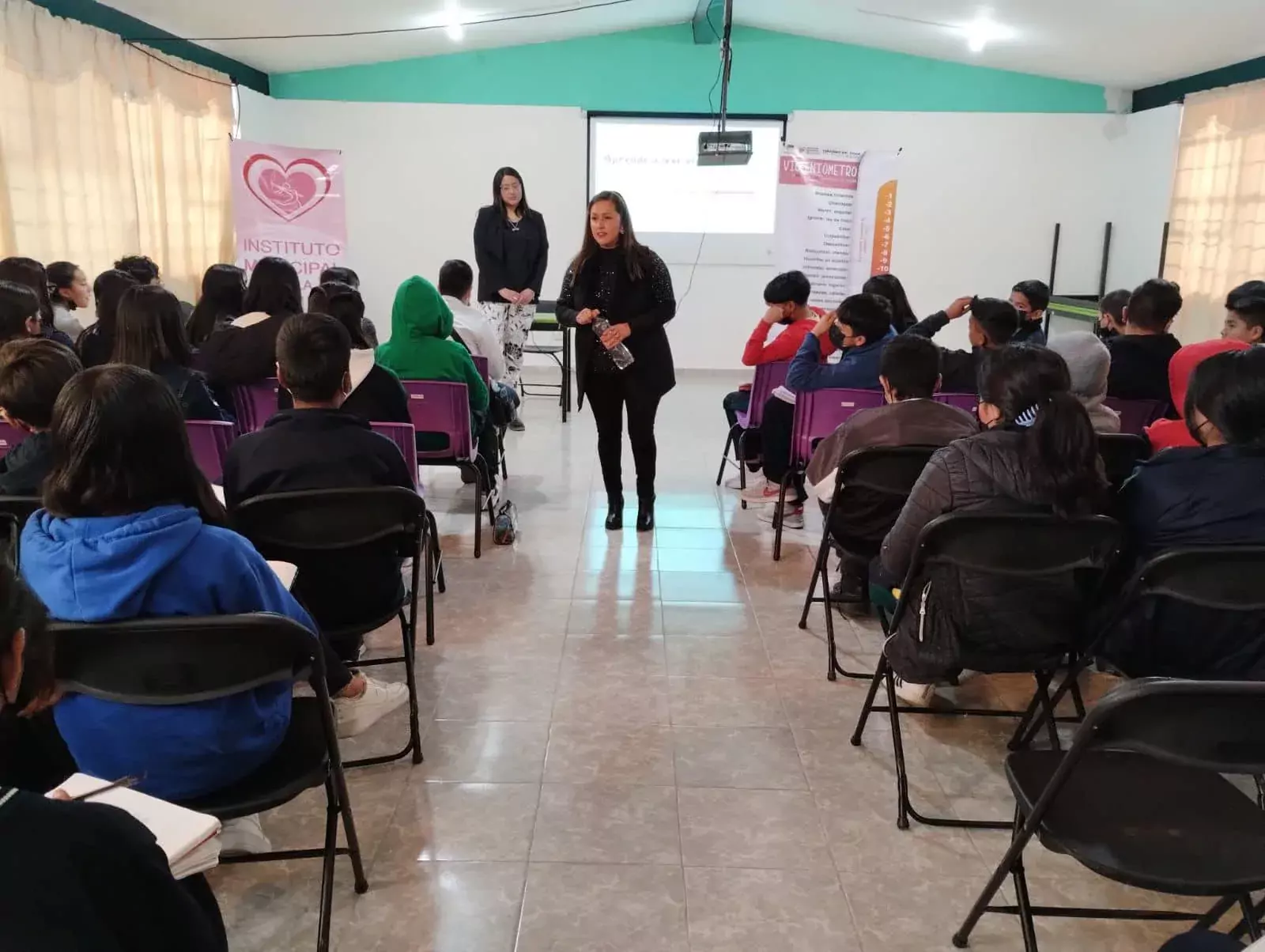 El InstitutoMunicipalDeLaMujer imparte la platica de Tipos y Modalidades de jpg