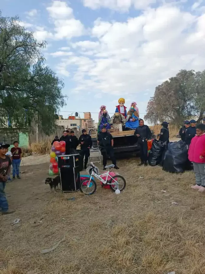 El Polijugueton y los reyes magos siguen visitando las comunidades jpg