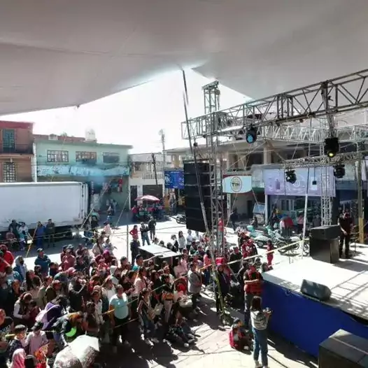 En estos momentos asi es como se vive el festival jpg