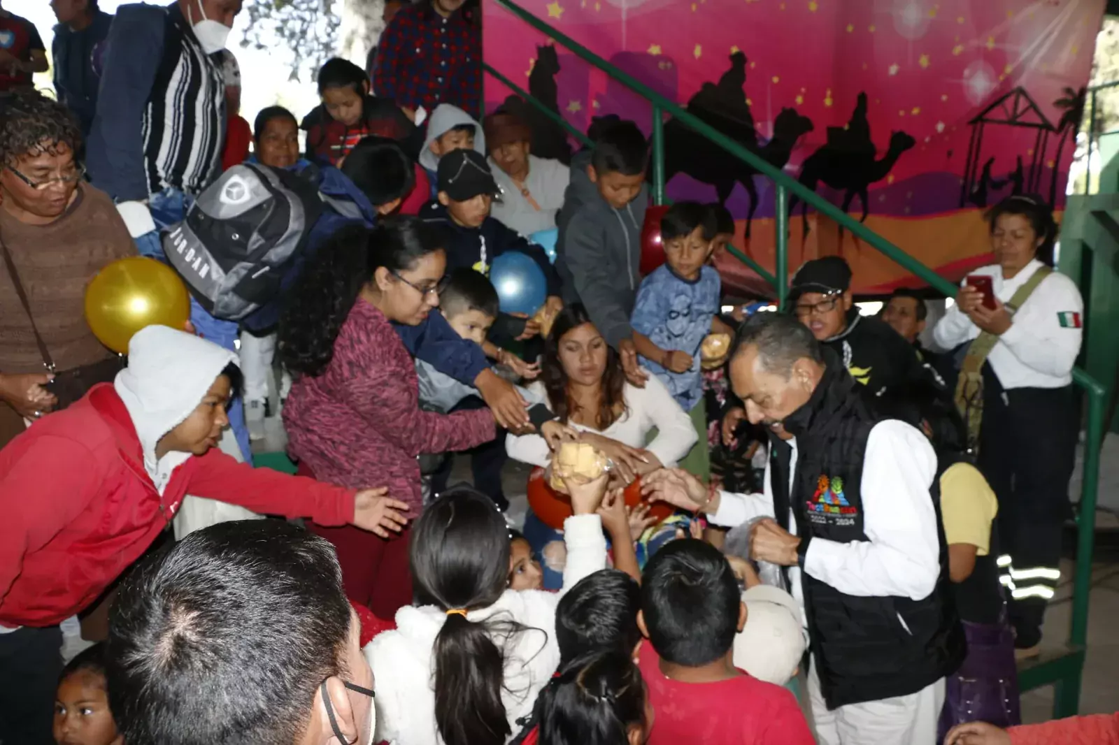 En un ambiente de alegria y convivencia familiar el ayuntamiento jpg