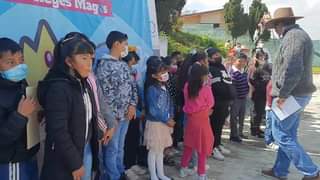 Entrega de juguetes en la escuela Andres Molina Enriquez de