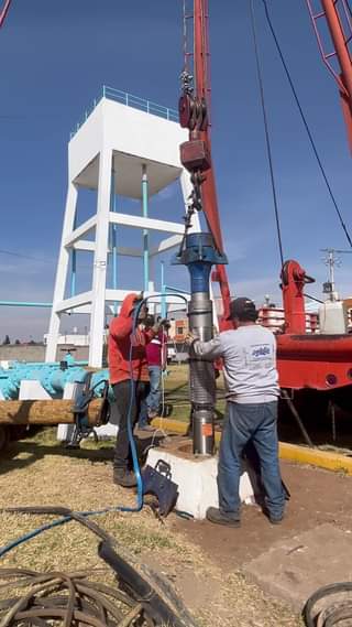 Instalacion de la nueva bomba en el pozo de San