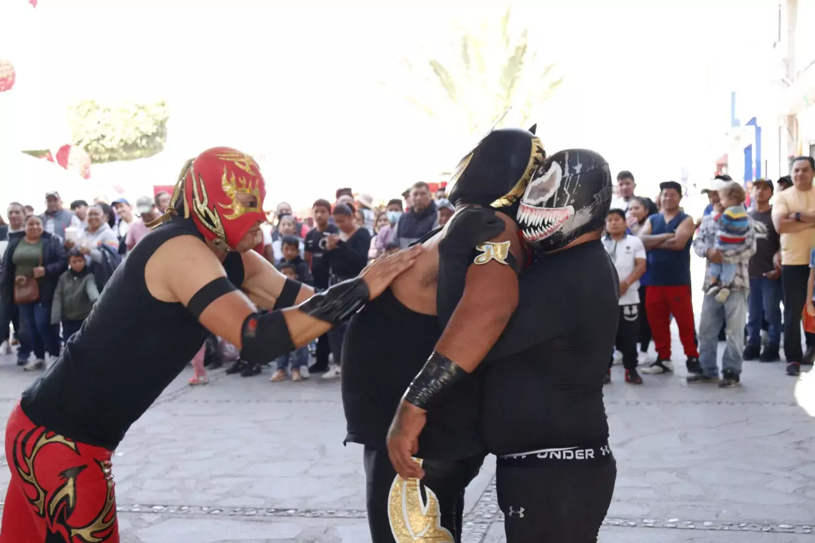 LUCHA LIBRE Asi fue como los luchadores del E jpg