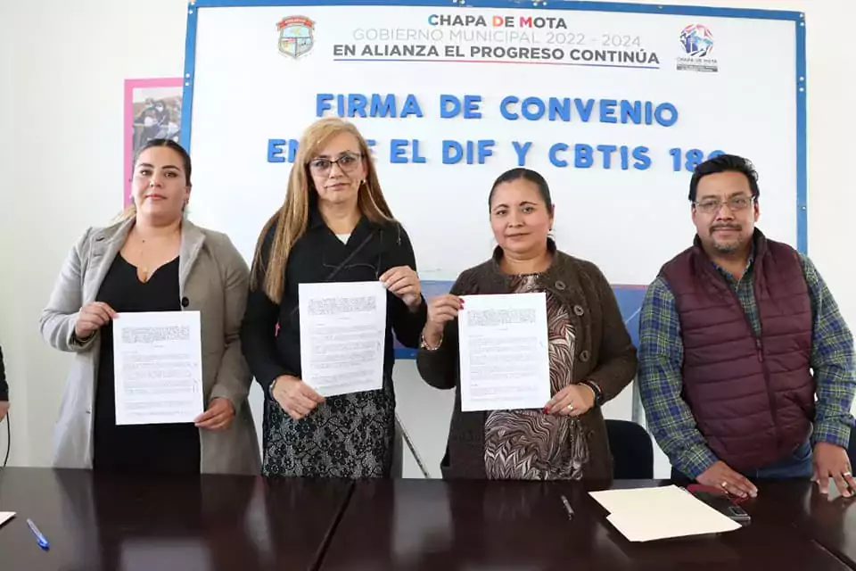 La Profra Maria Guadalupe Barraza Luna Presidente del Sistema Municipal jpg