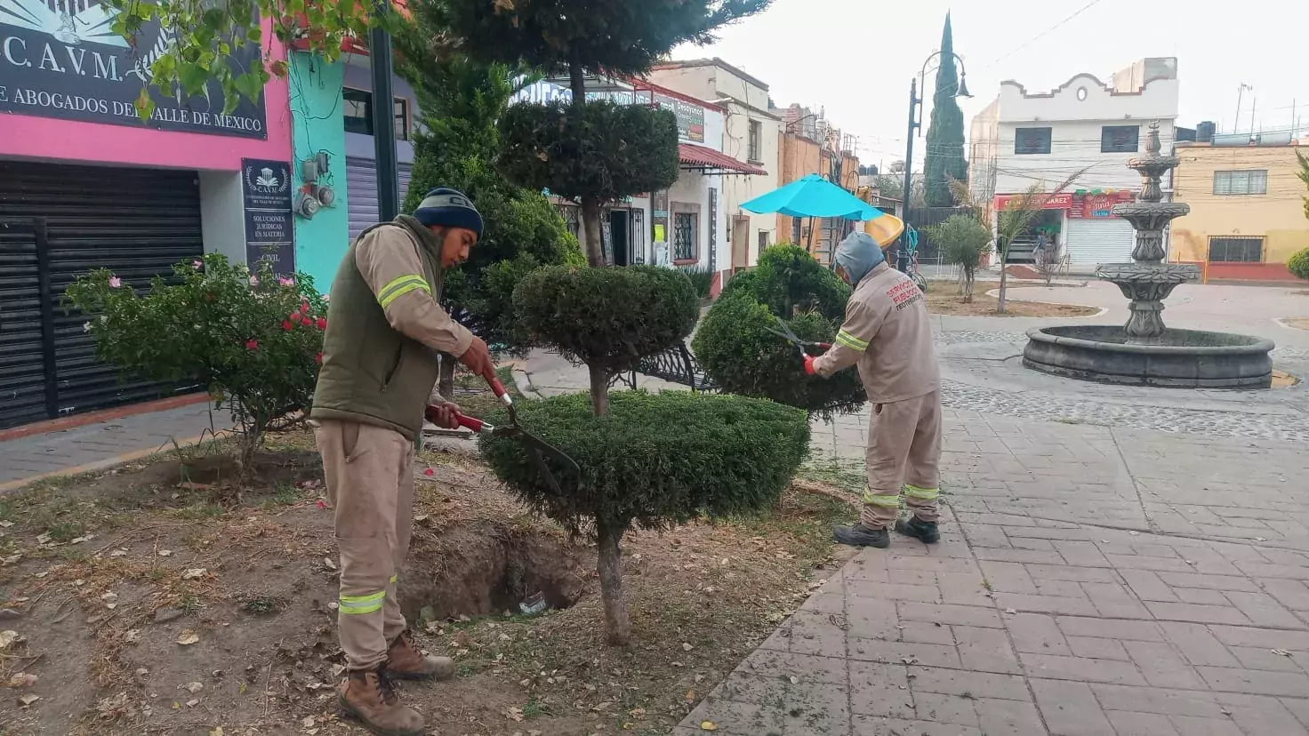 Mantenimiento y limpieza en la Plaza Porfirio Diaz y Antigua jpg