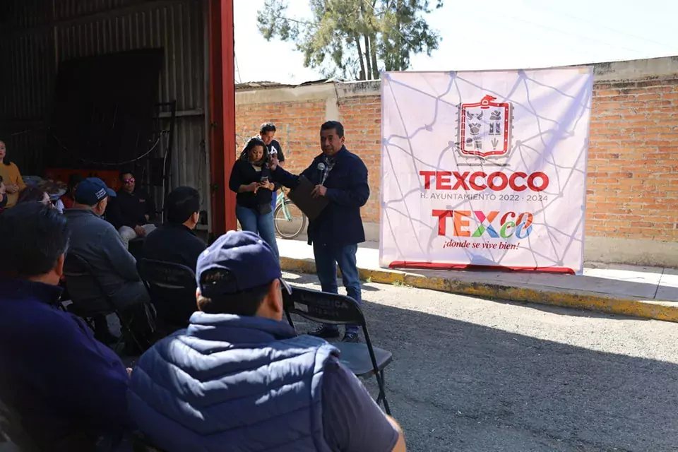 Miembros del Ayuntamiento de Texcoco entregaron roscas de reyes y jpg