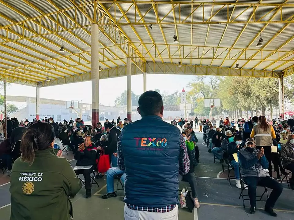 Miembros del Ayuntamiento de Texcoco estuvieron presentes en la entrega jpg