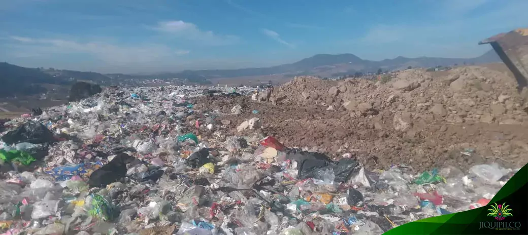 Personal de ServiciosPublicos trabaja constantemente dando manteamiento al basu jpg