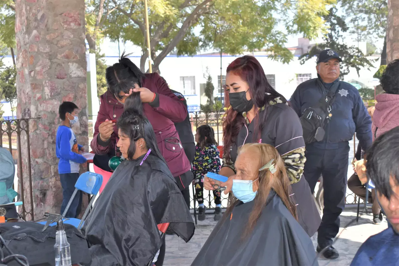 Se lleva en estos momento Jornada de Corte de Cabello jpg