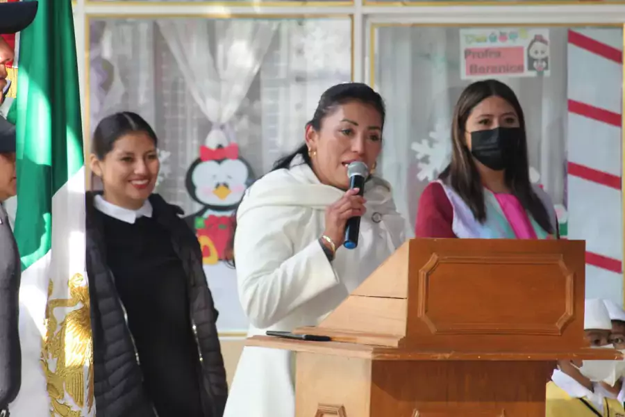 Se llevo a cabo honores a la Bandera en el jpg