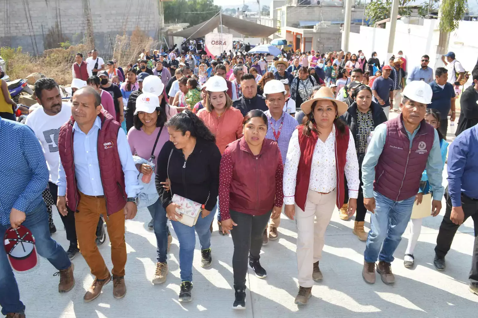 XOCHITL FLORES JIMENEZ ENTREGA OBRAS DE DRENAJE Y PAVIMENTO EN jpg