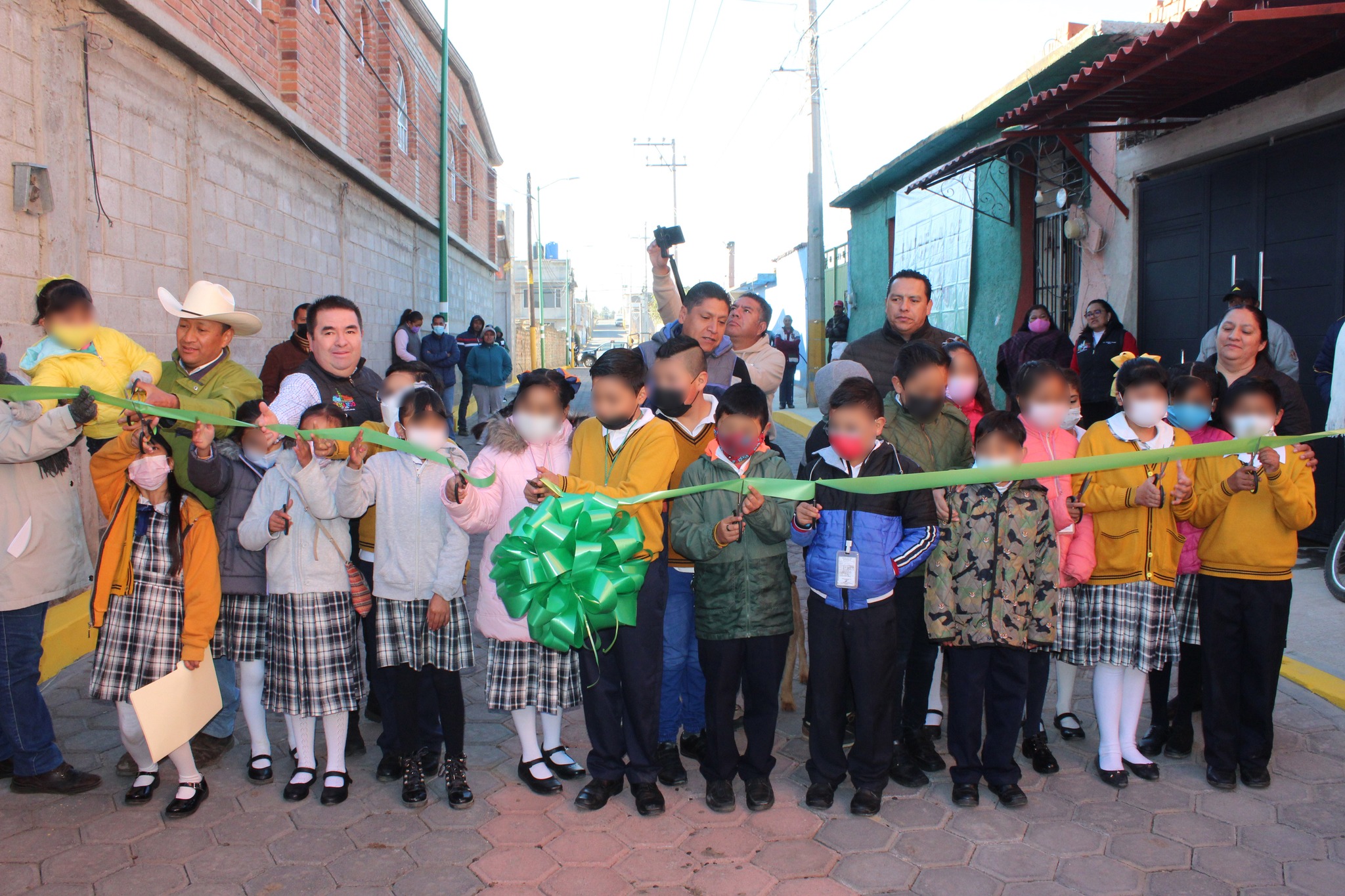 1675277763 213 Nuestro amigo Roberto Avila Ventura realizo la entrega de obra