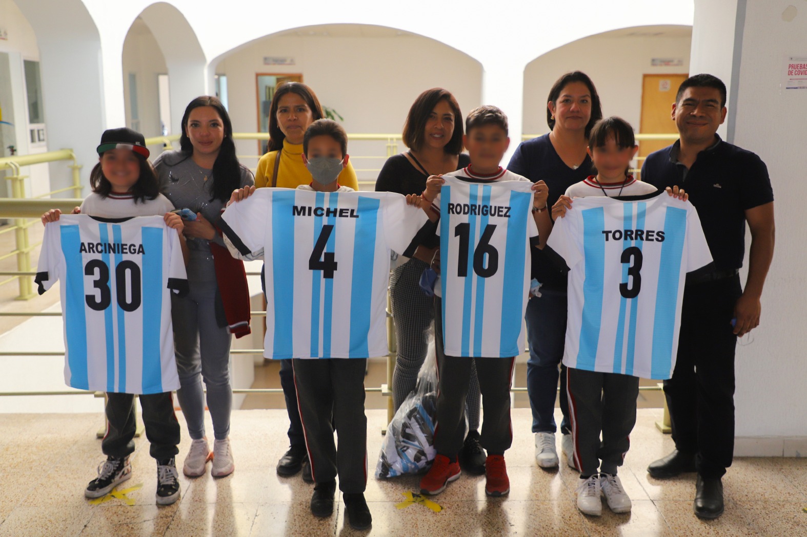 1675432249 756 El presidente municipal Aldo Ledezma hizo la entrega de uniformes