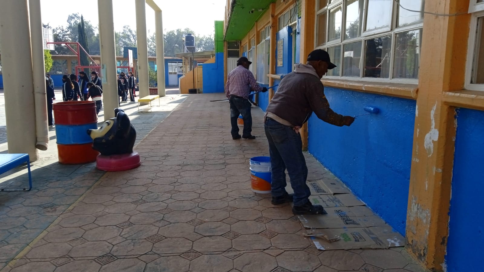 1675436027 679 ¡¡¡TRABAJOS DE PINTURA EN LA ESCUELA PRIMARIA MIGUEL HIDALGO DE