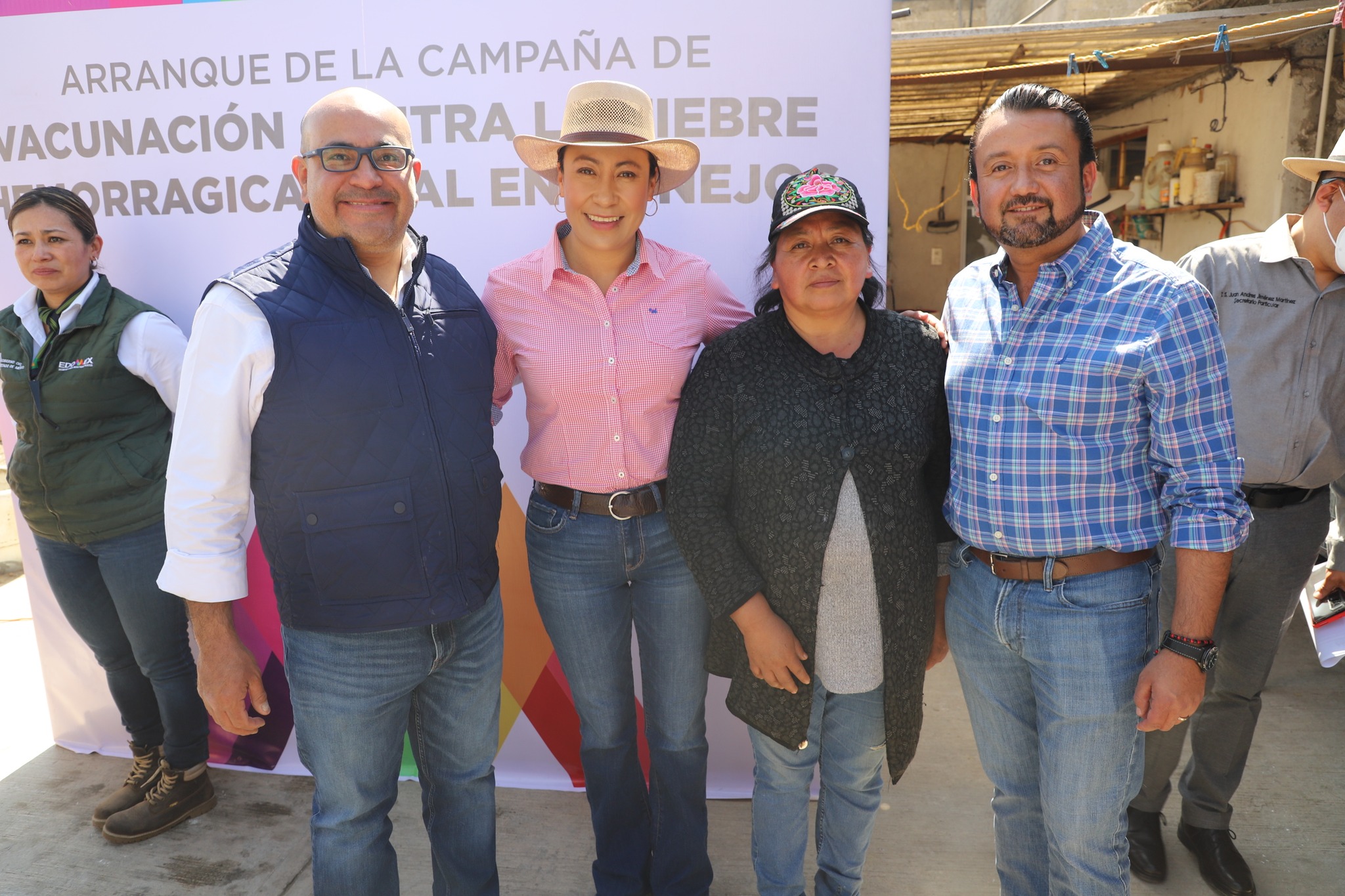 1675439559 130 El presidente municipal Aldo Ledezma en compania de la Secretaria