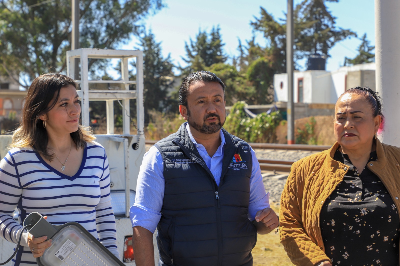 1675629391 5 Al dar inicio al Programa de Mejoramiento del alumbrado publico