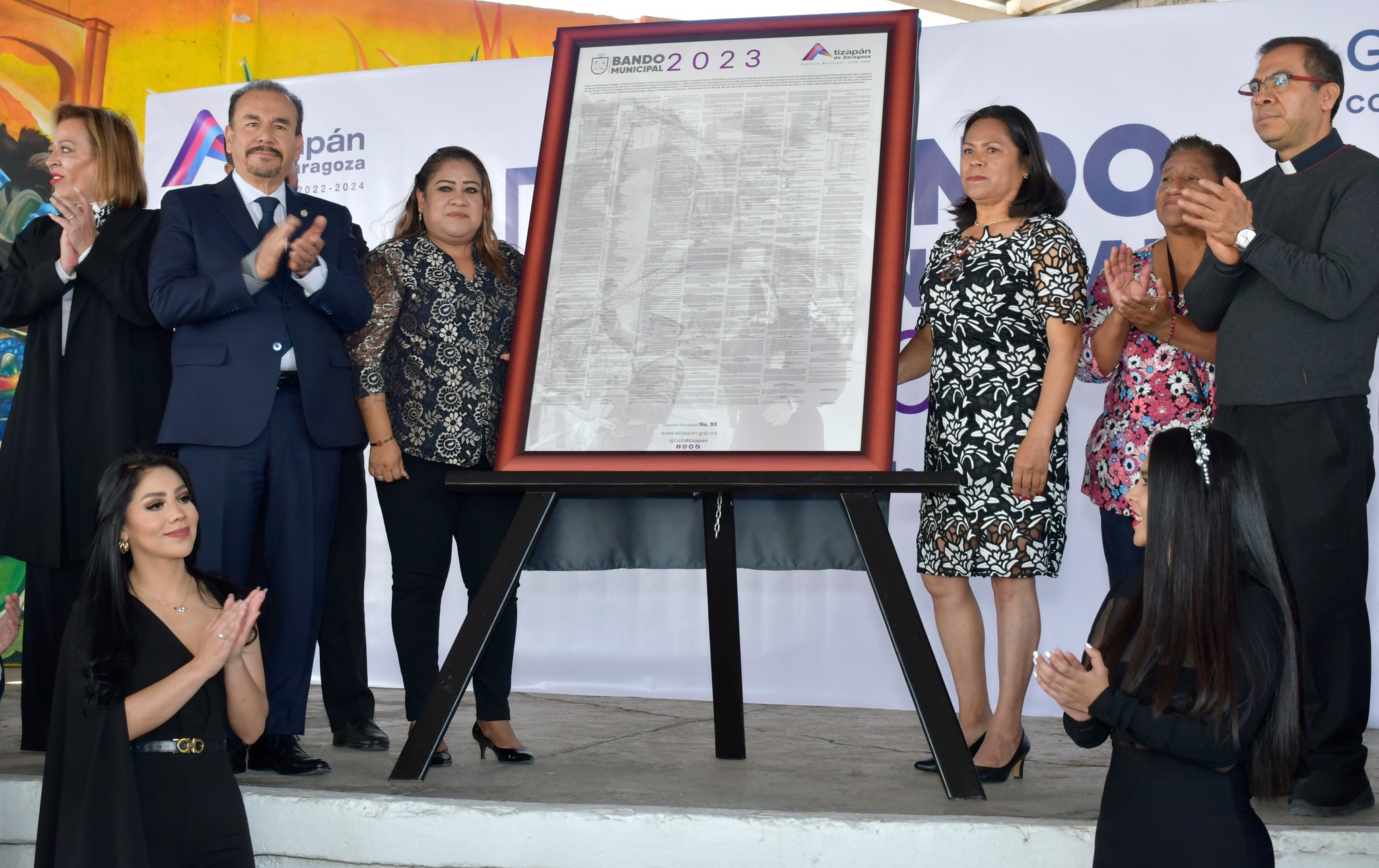 1675687651 229 Se realizo develacion de Bando Municipal 2023 en Kiosko de