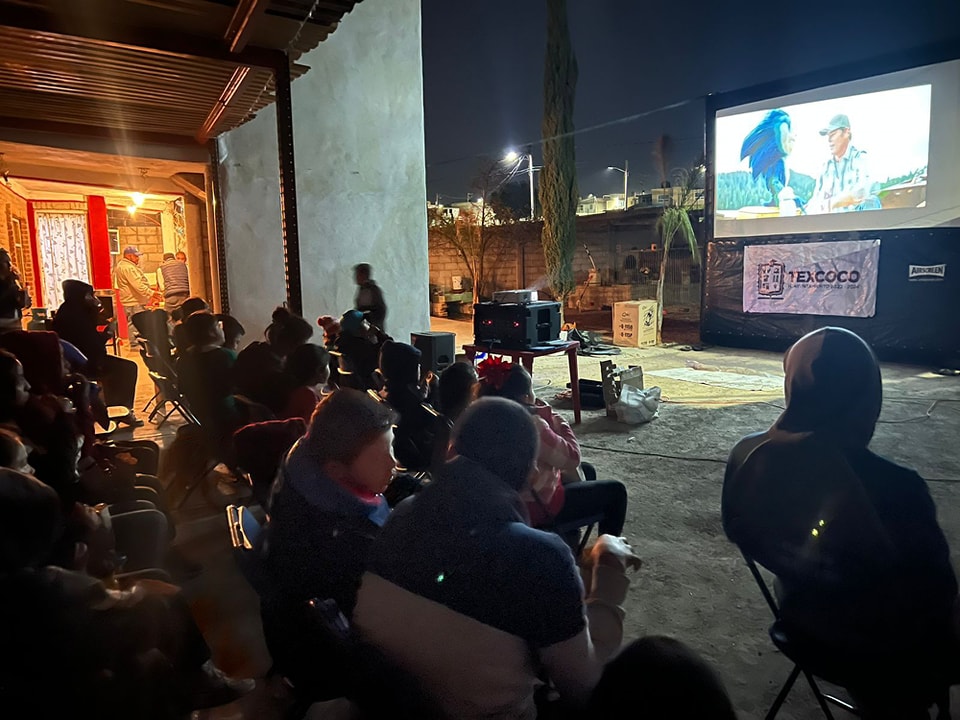 1675772757 392 Asi se disfruto la Noche de cine y picnic vecinos