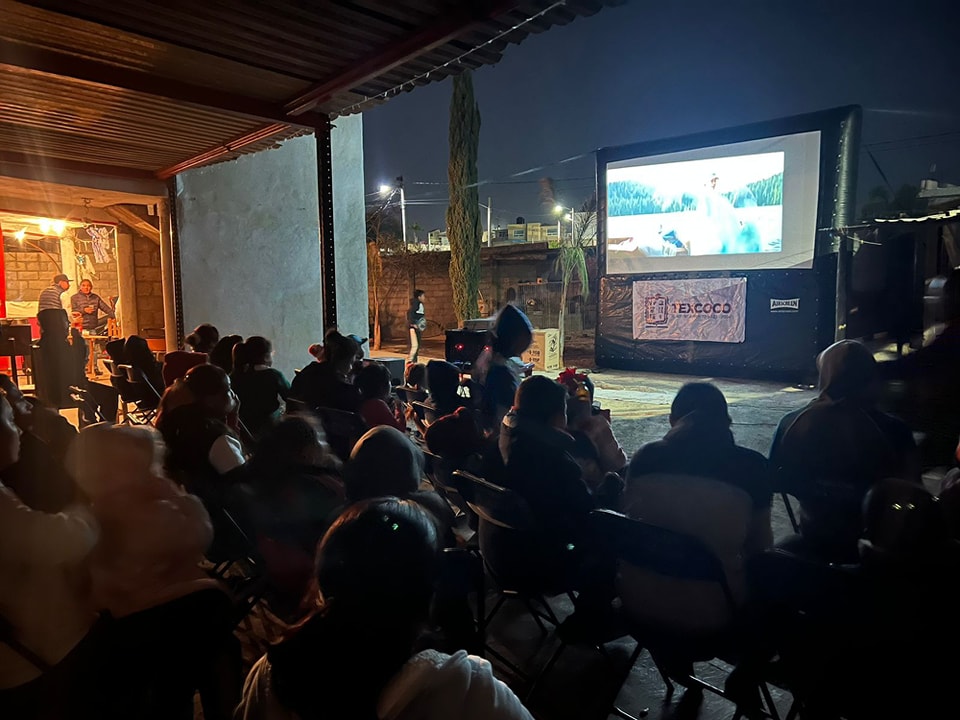 1675772757 882 Asi se disfruto la Noche de cine y picnic vecinos