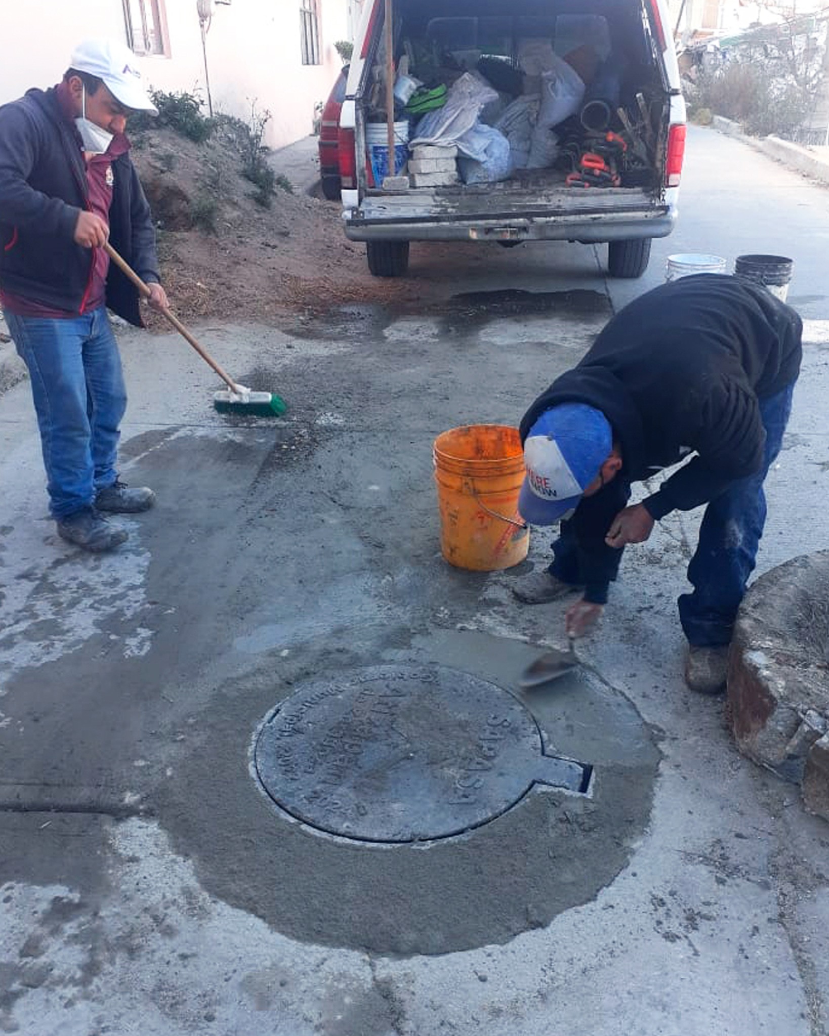 1675775509 771 Realizamos el cambio y mantenimiento de brocales en la colonia