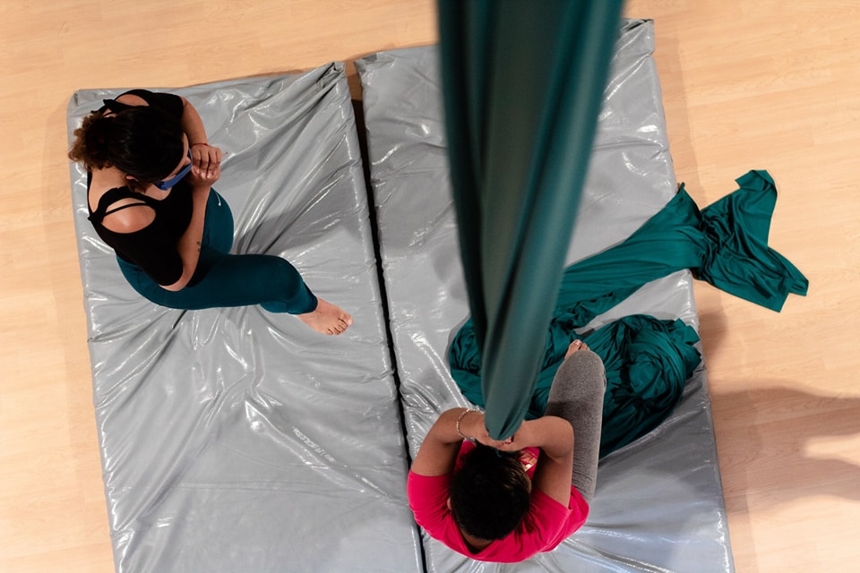 1675794820 512 Talleres de Danza Aerea y Yoga en el Espacio Cultural