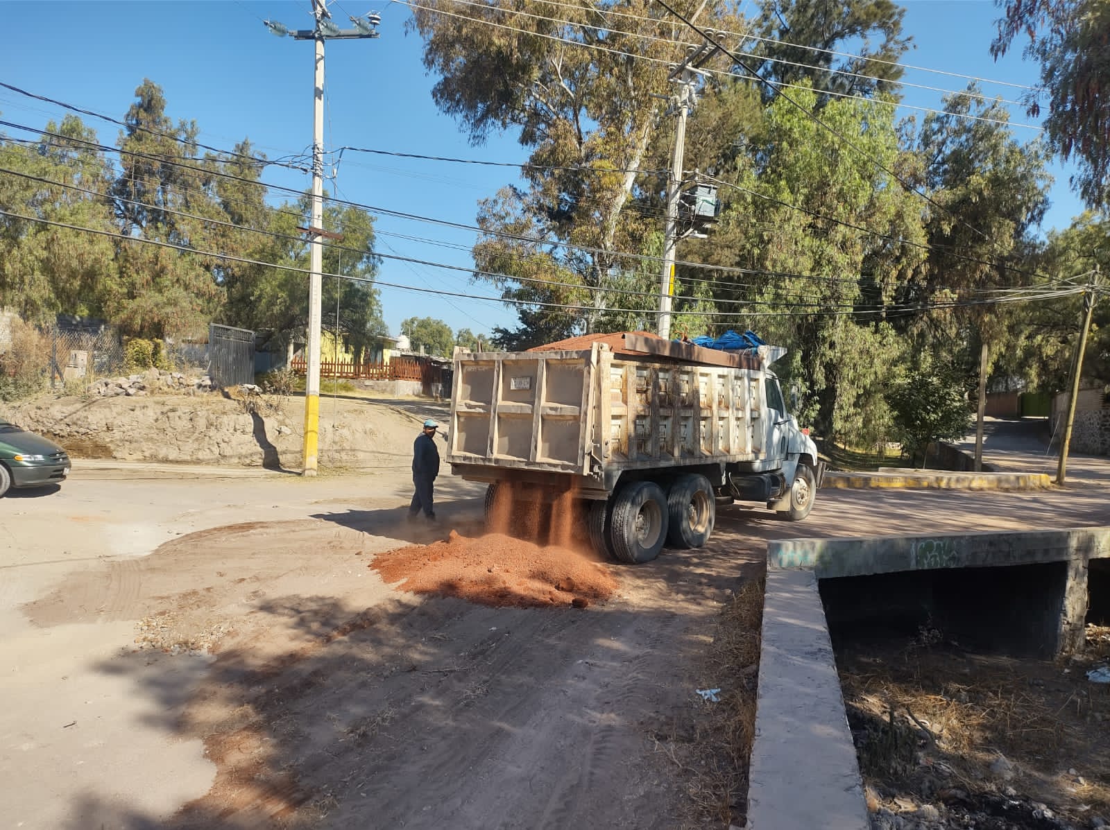 1675860206 758 Para el mejoramiento de caminos en Purificacion proporcionamos y tendimos