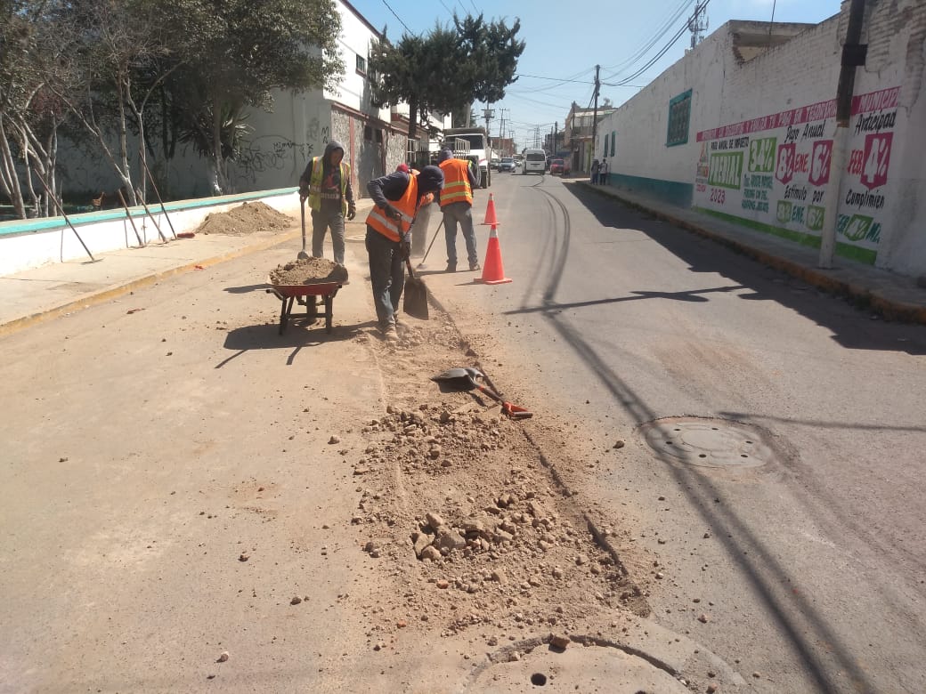 1675868050 76 Reparamos el pavimento y se realizo bacheo en la calle