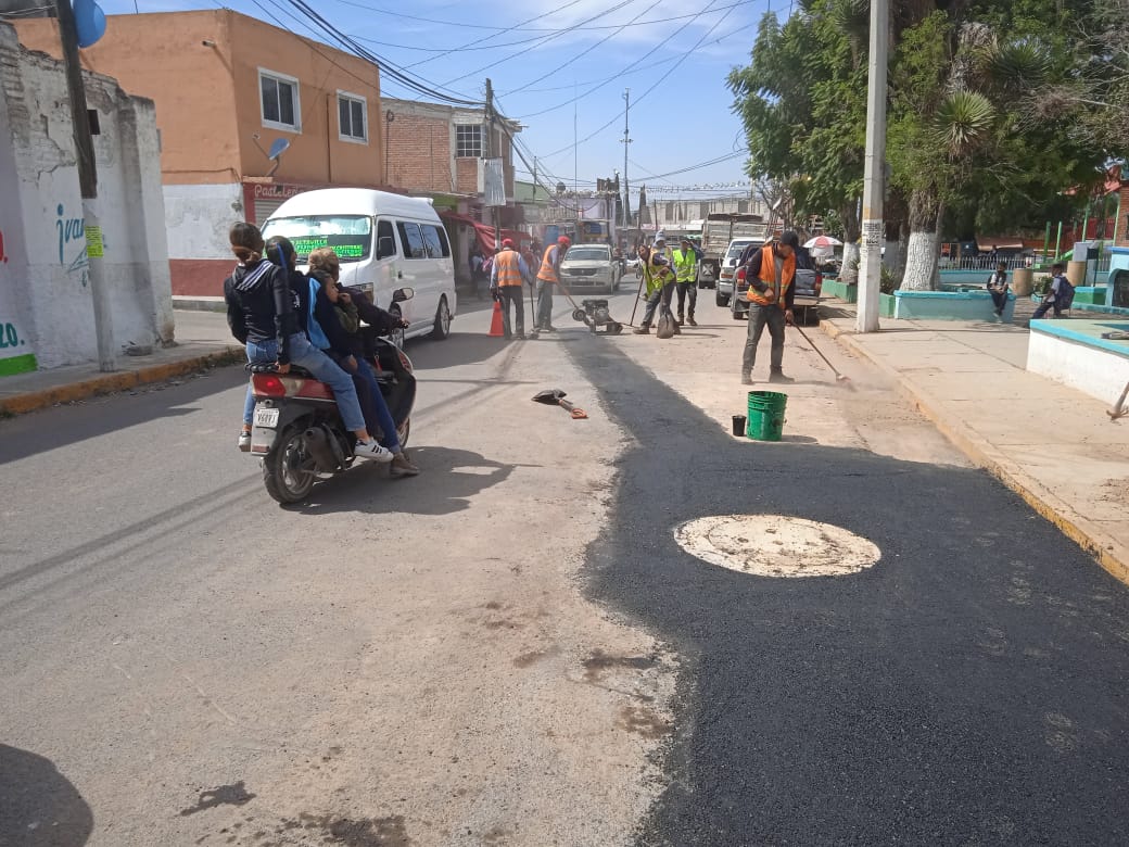 1675868051 181 Reparamos el pavimento y se realizo bacheo en la calle