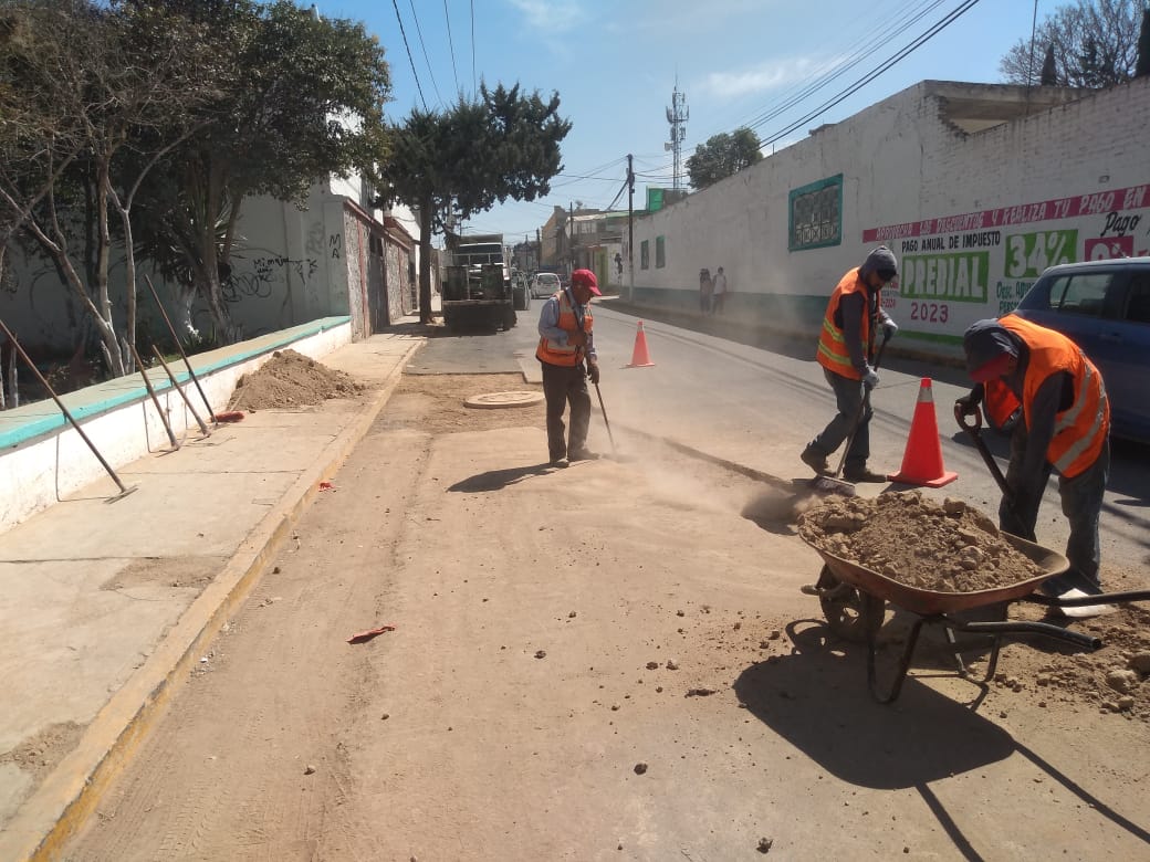 1675868051 185 Reparamos el pavimento y se realizo bacheo en la calle