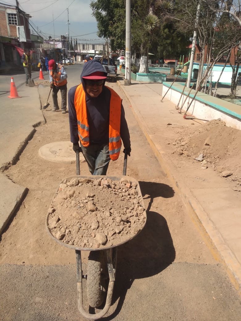 1675868051 71 Reparamos el pavimento y se realizo bacheo en la calle