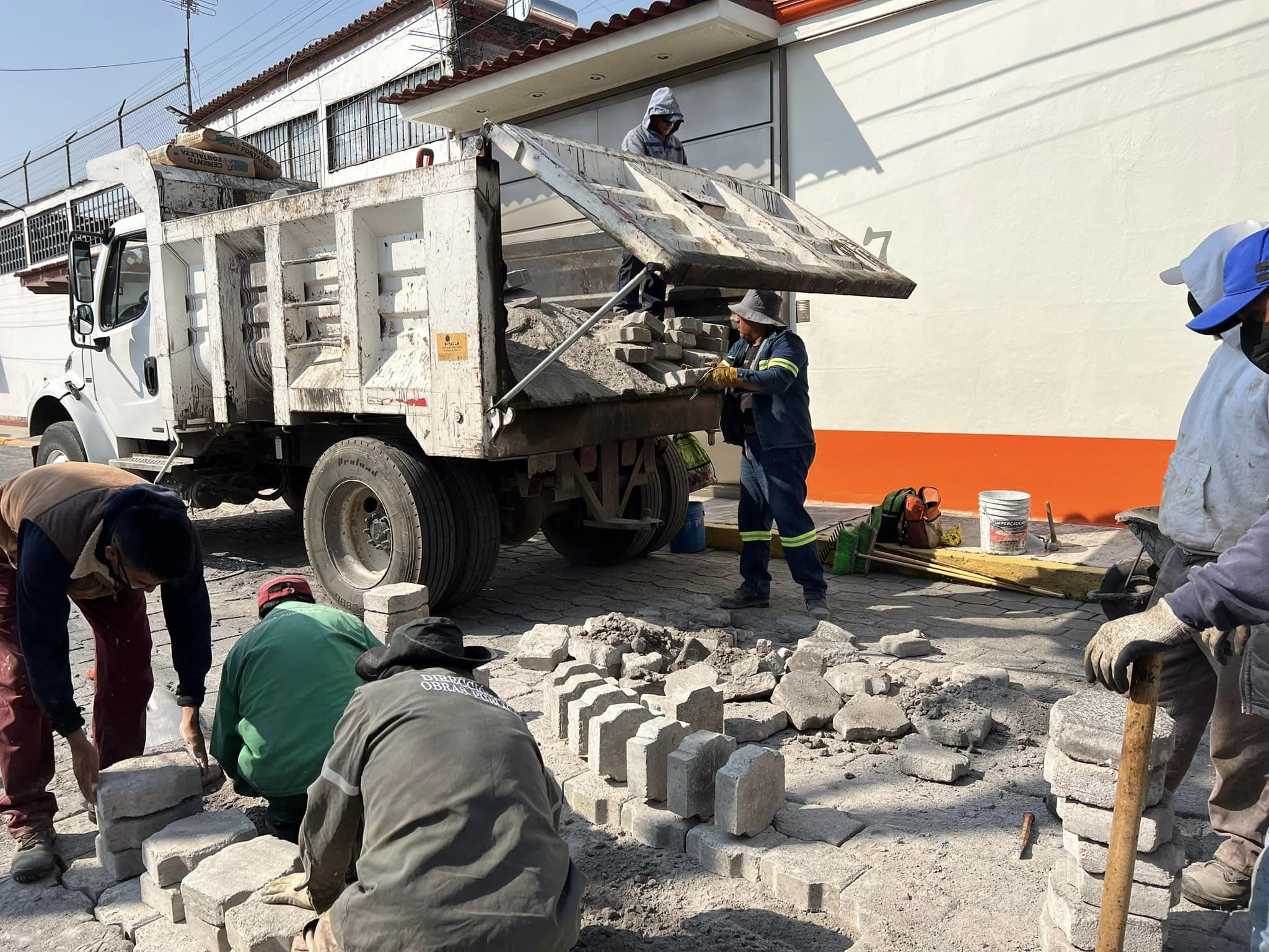 1675876669 827 La Direccion de Metepec Obras Publicas realiza el cambio de