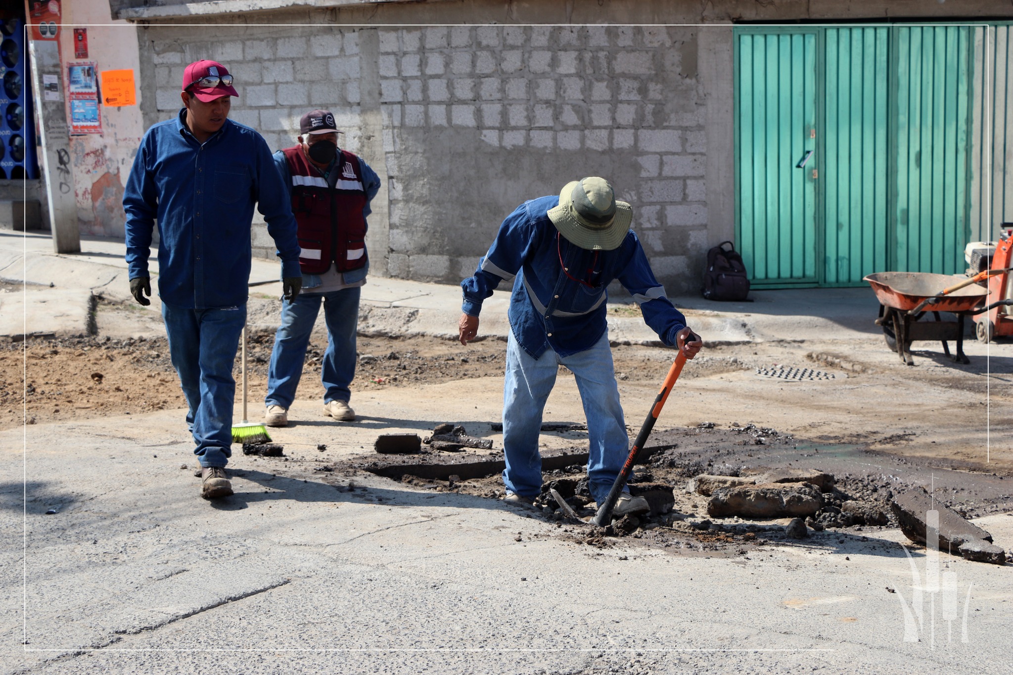 1675887180 32 Hoy se llevo a cabo bacheo en el Fraccionamiento Real