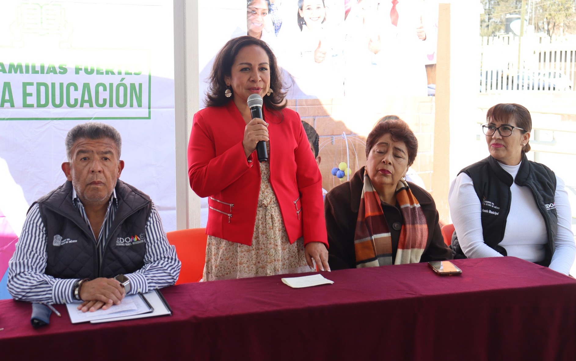 1675890349 64 Entrega de becas Con el firme compromiso de apoyar la