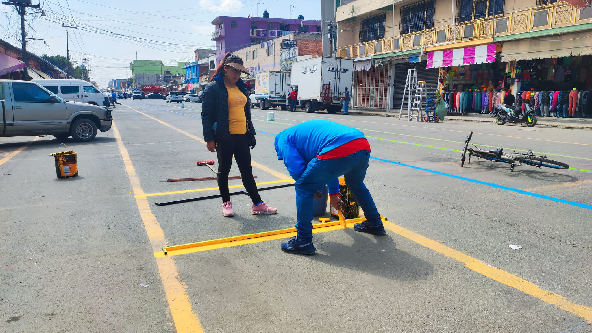 1675899544 730 Reglamentos realiza pinta de senalamientos de ubicacion para comerciantes