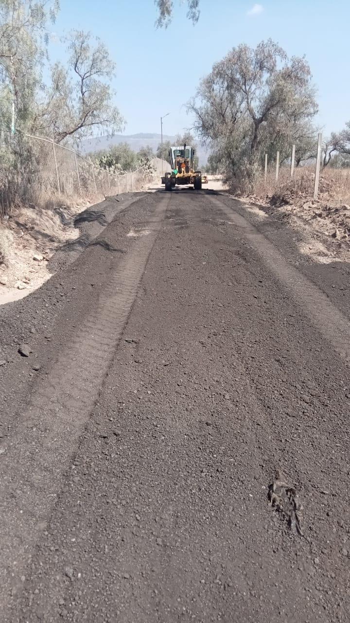 1675947975 992 Realizamos el tendido de material fresado para mejorar el piso