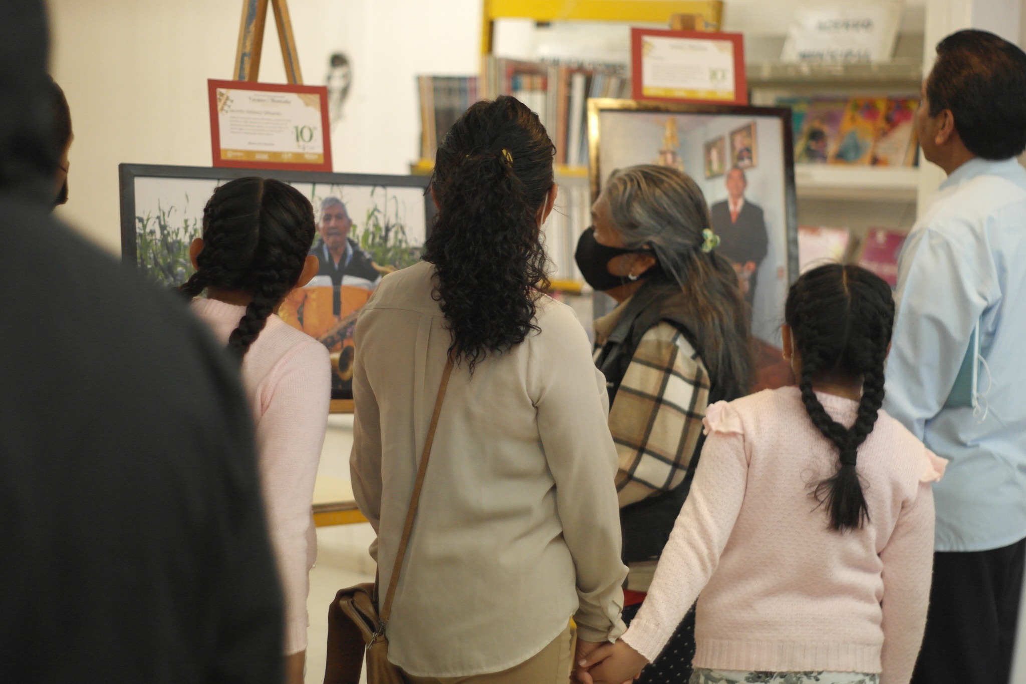 1676072083 810 Imagenes de la exposicion fotografica Una mirada al pasado y