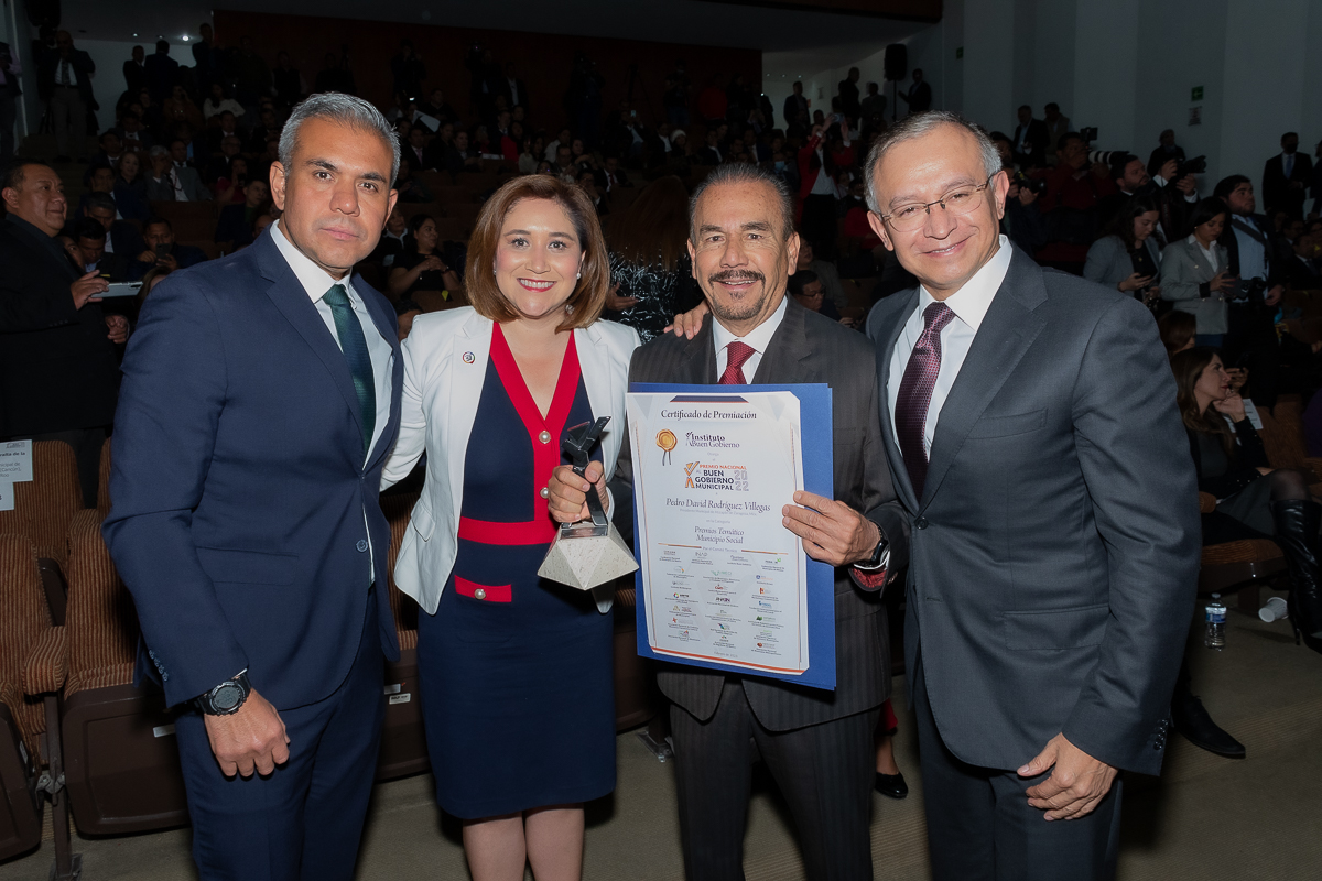 1676321399 123 El Presidente Municipal Pedro Rodriguez Villegas recibio el Premio Nacional