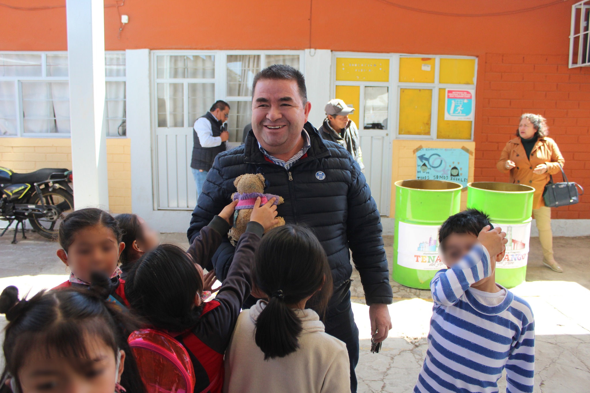 1676391905 550 Nuestro amigo Roberto Avila Ventura visito la escuela primaria Cuauhtemoc