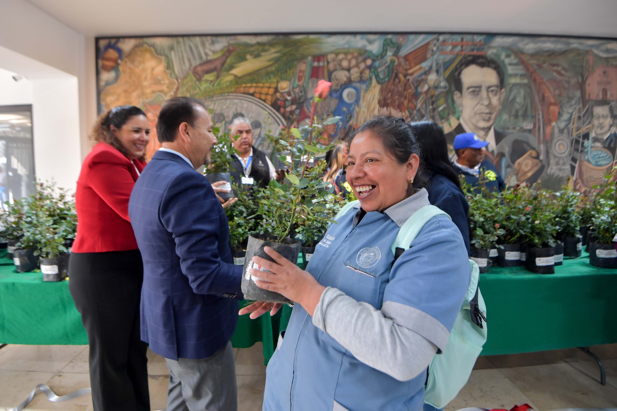 1676401732 787 Asi comenzamos la celebracion del DiaDelAmorYLaAmistad en el Palacio Municipal