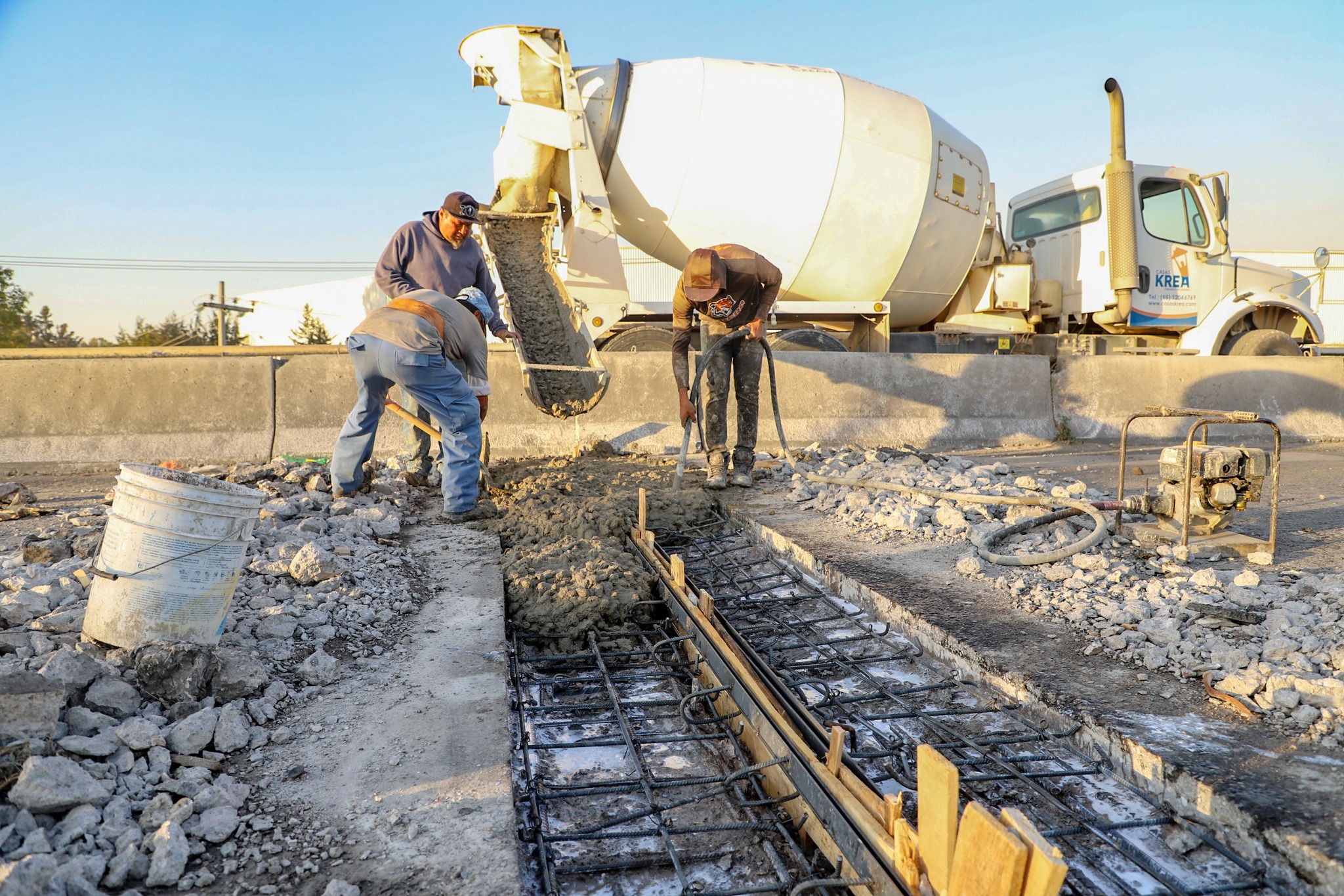 1676562182 259 Continuamos con los trabajos de mantenimiento correctivo en el puente