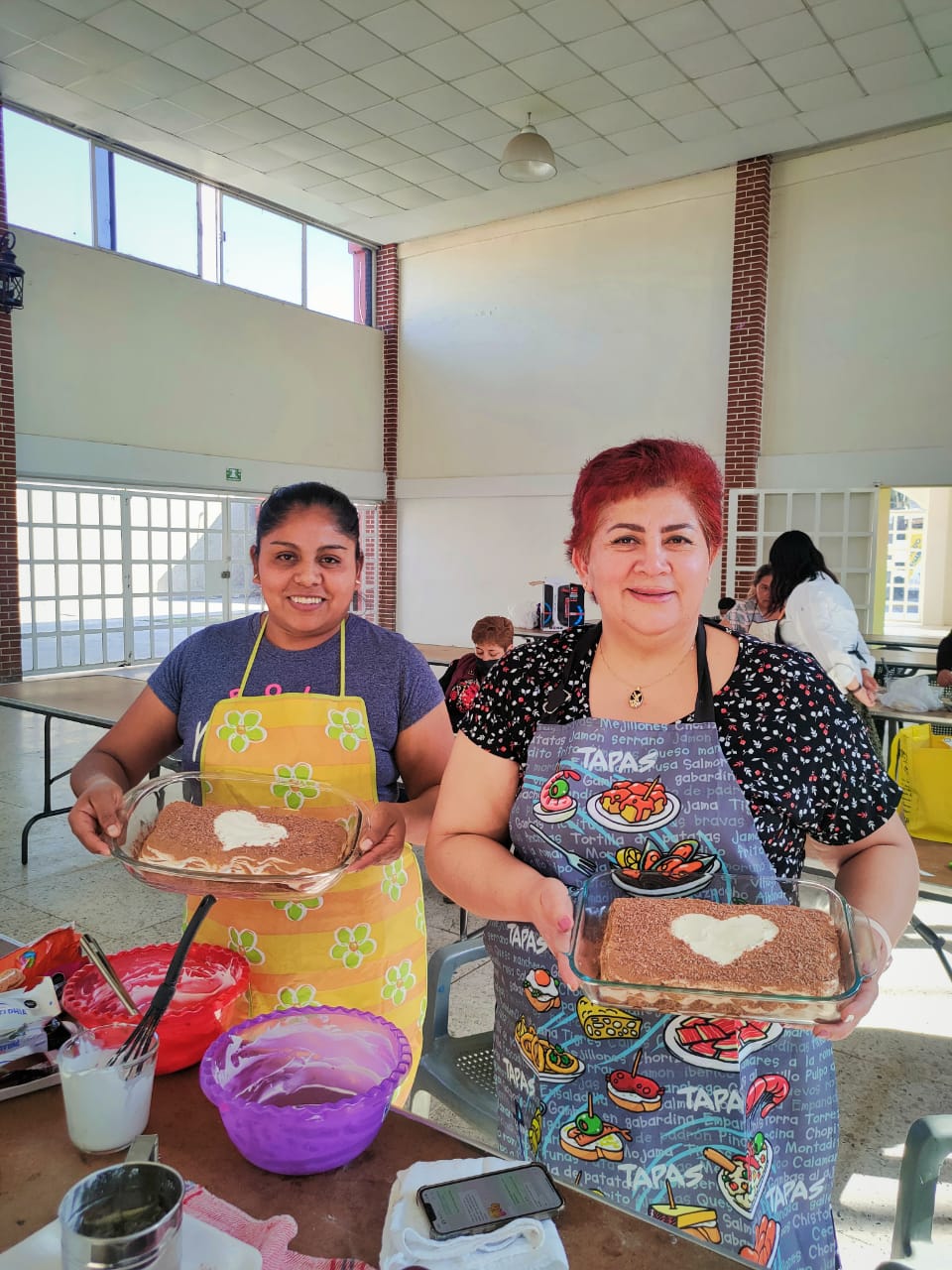 1676575053 292 Compartimos algunas fotografias del curso de reposteria que se lleva