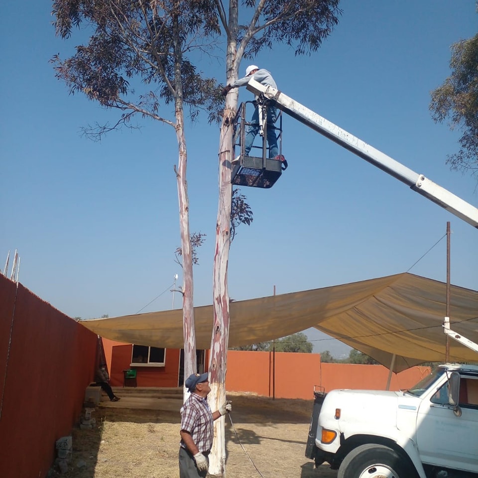 1676582833 460 Personal de la Coordinacion de Alumbrado Publico de Otumba retiraron